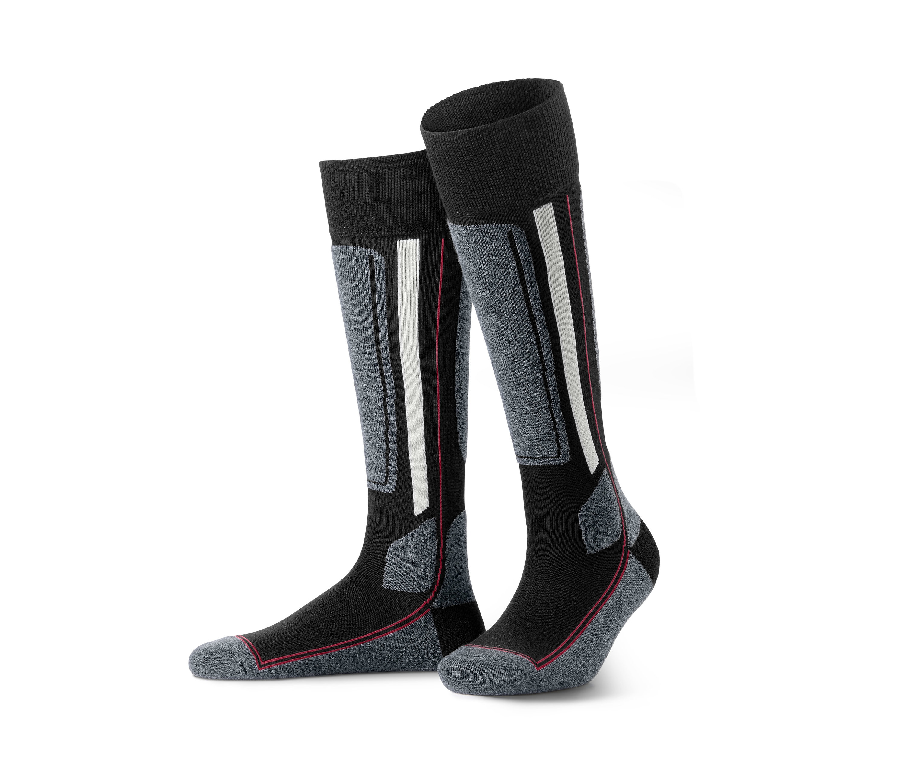 Pár lyžiarskych podkolienok stojí za sebou.