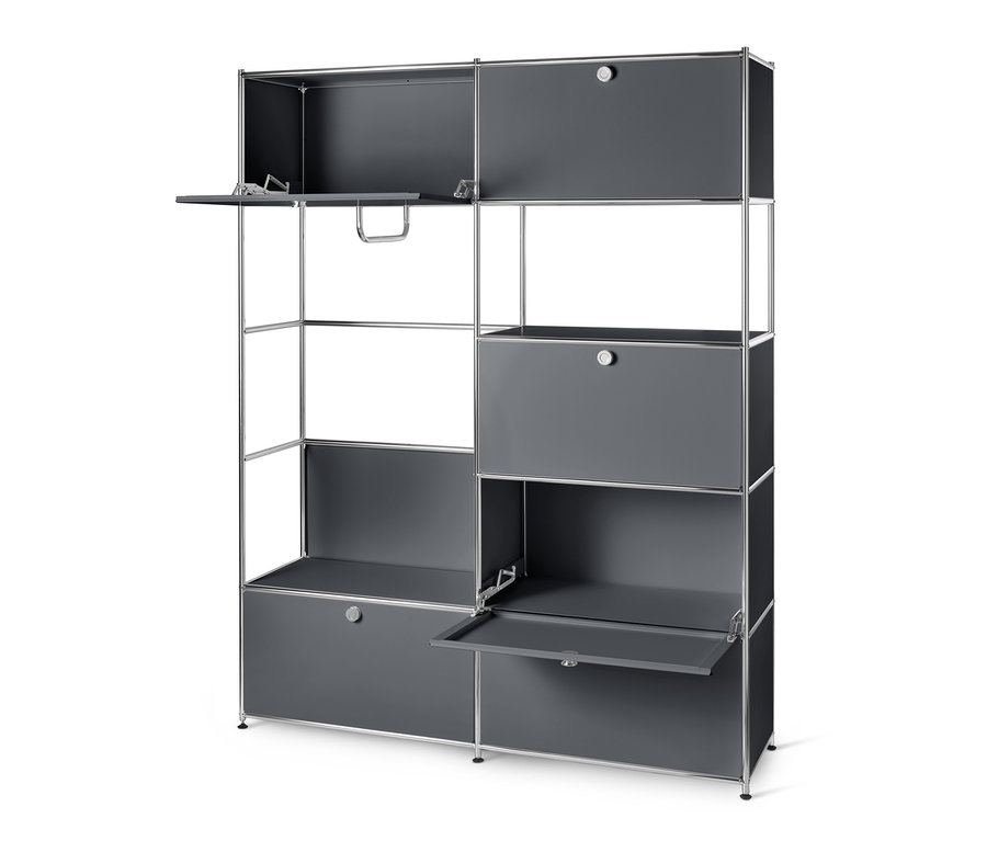 Sivý kovový skriňový systém »CN3« s otvorenými a zatvorenými priehradkami.