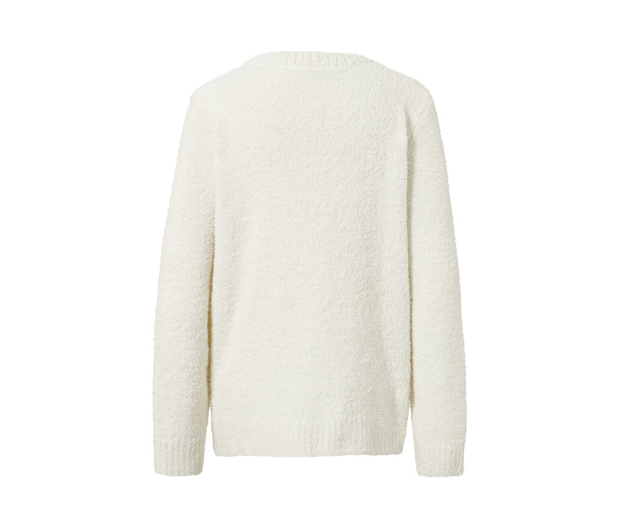 Detail zadnej strany mäkučkého pulóvra.