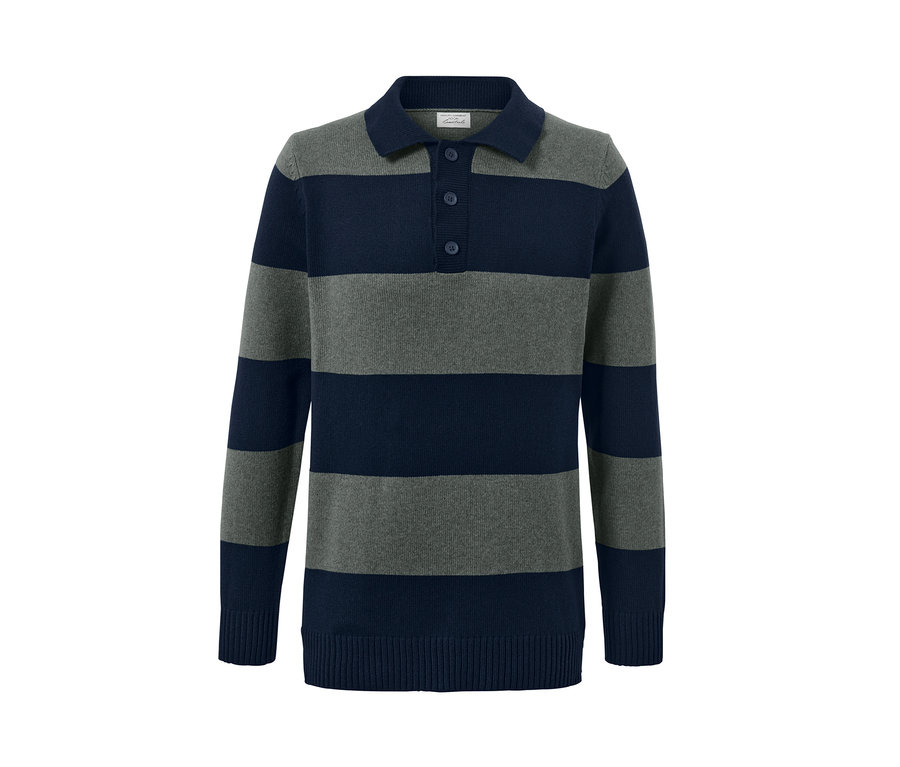 Polo sveter so sivými a tmavomodrými pruhmi.