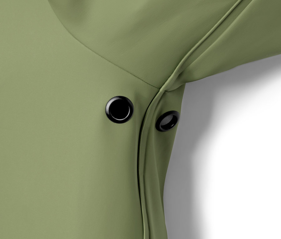 Detail zelenej Parky do dažďa »Friesennerz« s čiernymi detailmi.