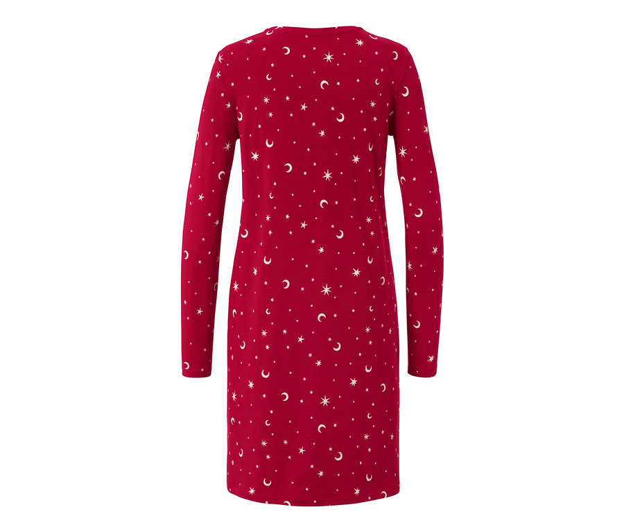 Červená nočná košeľa s dlhými rukávmi a potlačou hviezd a mesiacov.