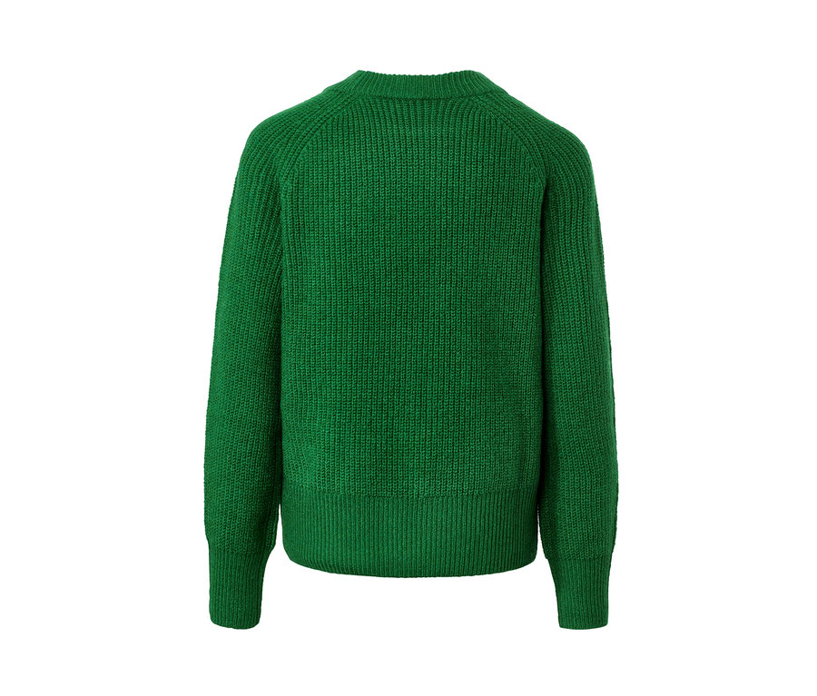 Pohľad zozadu na zelený pletený pulóver.