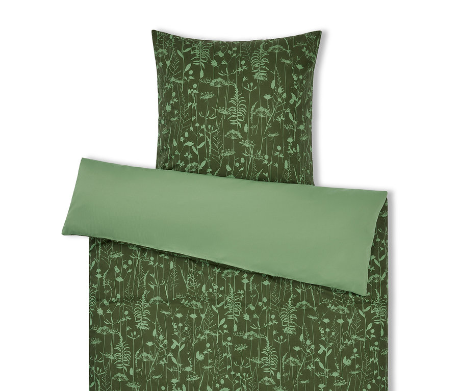 Zelené obliečky s rastlinným vzorom a svetlozelený vankúš.