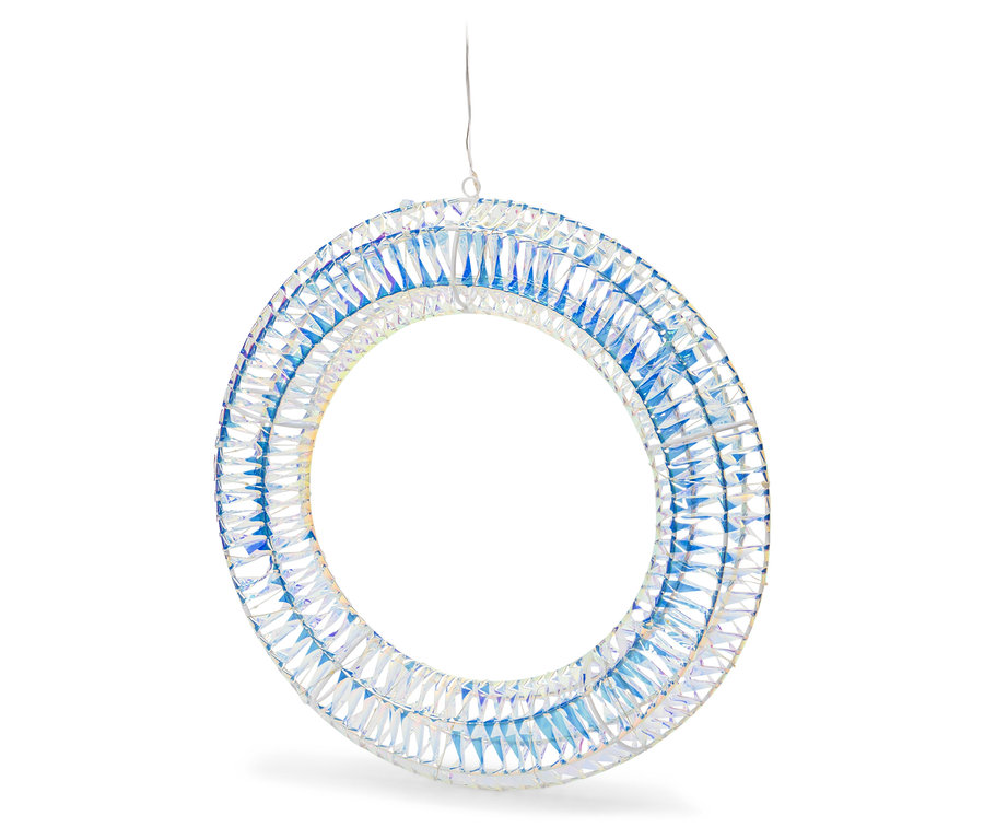 Závesná dekorácia v tvare kruhu z priehľadných a modrých kryštálov.