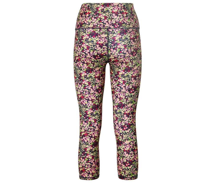 Nohavice s kvetinovým vzorom zozadu.