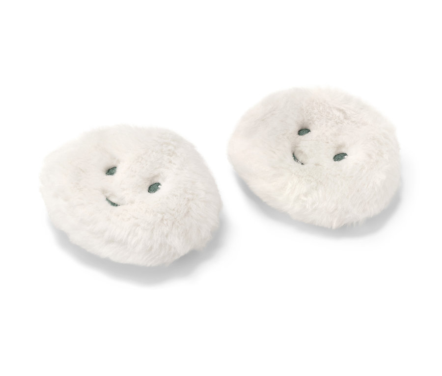 Dva biele hrejivé vankúšiky do vrecka v tvare obláčika.