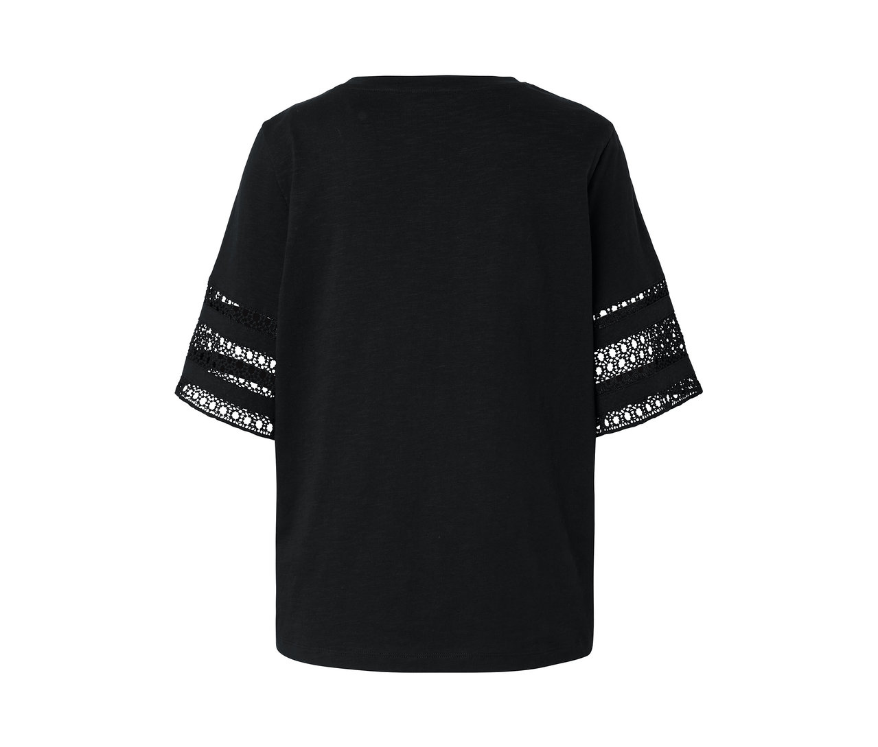 Čierne tričko s výšivkou na rukávoch.