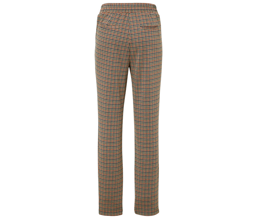 Detail zadnej strany hnedých nohavíc so vzorom kohútej stopy.