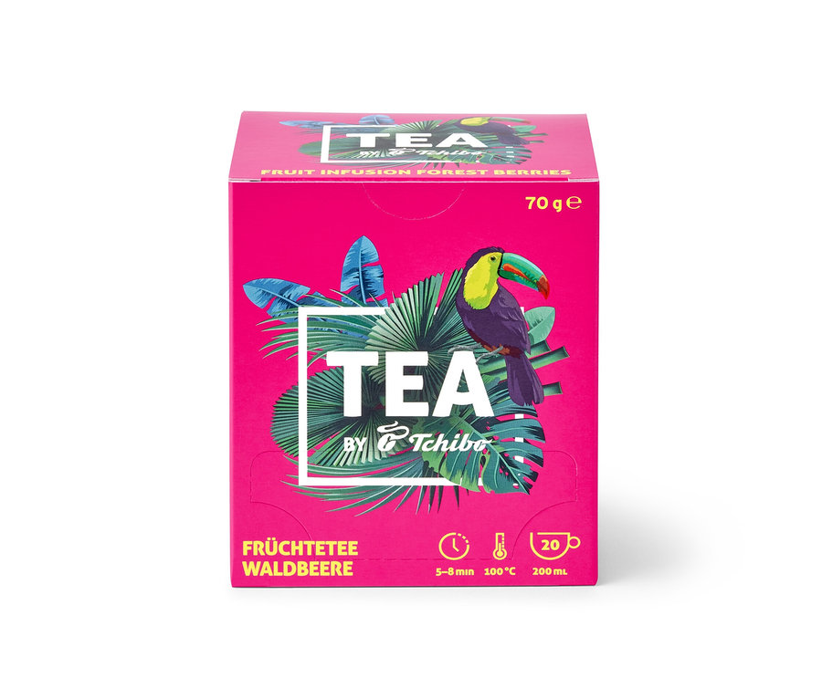 Balenie ovocného čaju TEA by Tchibo s príchuťou lesných plodov - 8 x 20 čajových vrecúšok. Obal je ružový, zdobený tukanmi a tropickými listami.
