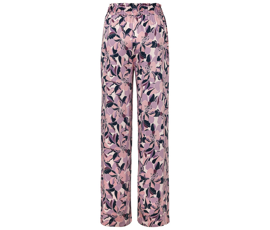 Nohavice s kvetinovým vzorom.