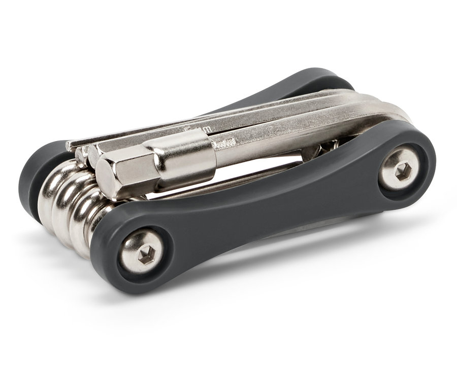 Skladací multifunkčný nástroj s rôznymi striebornými nadstavcami a sivou rukoväťou.