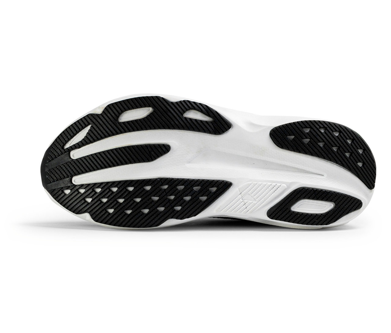 Podrážka čierno-bielych pánskych športových topánok FILA Retron, s čiernym dezénom a bielou medzipodrážkou.