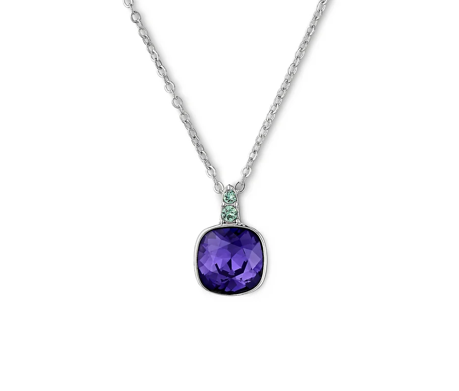 Strieborný náhrdelník zdobený krištáľmi od Swarovski® s fialovými a zelenými kameňmi.