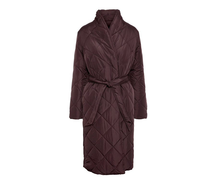 Prešívaný kabát s opaskom.