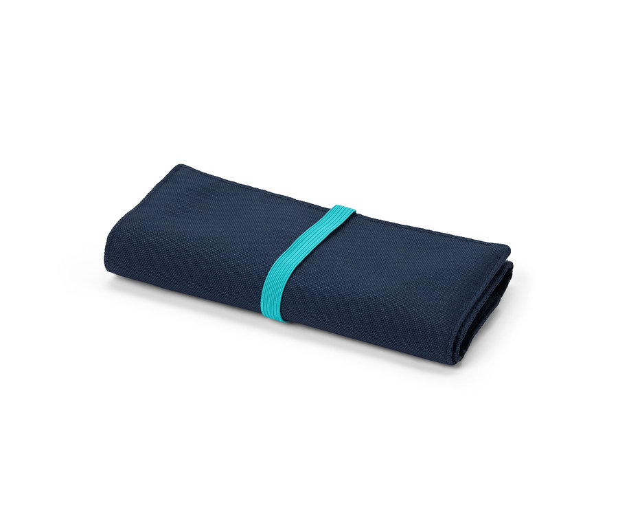 Modrý cestovný organizér na káble s tyrkysovou gumou.