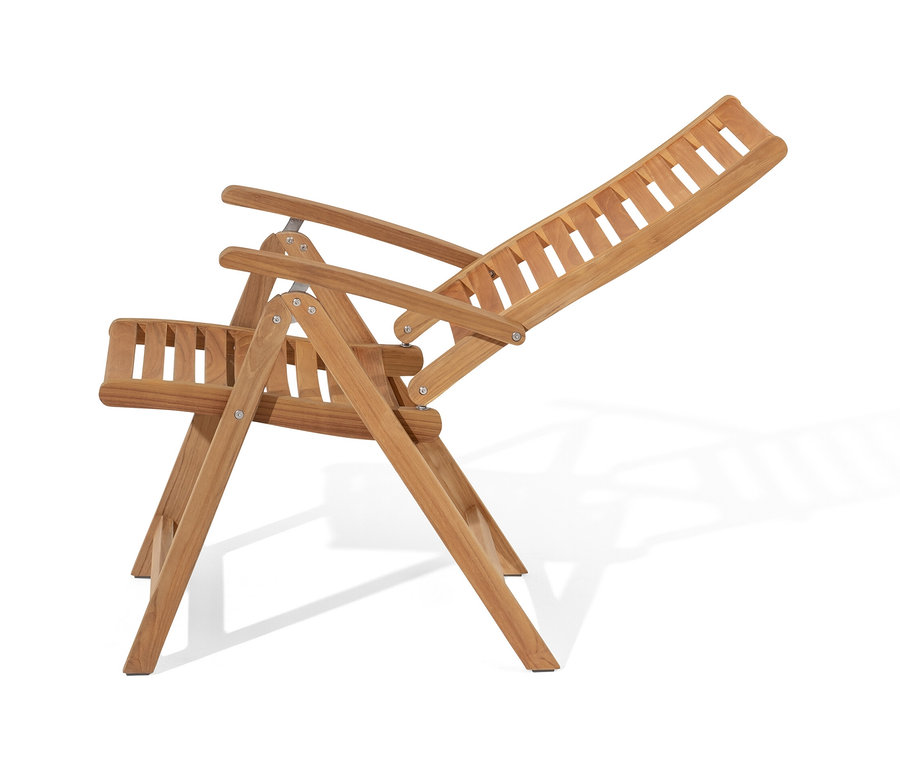 Skladacia stolička z tíkového dreva s vysokým nastaviteľným operadlom a lamelami.