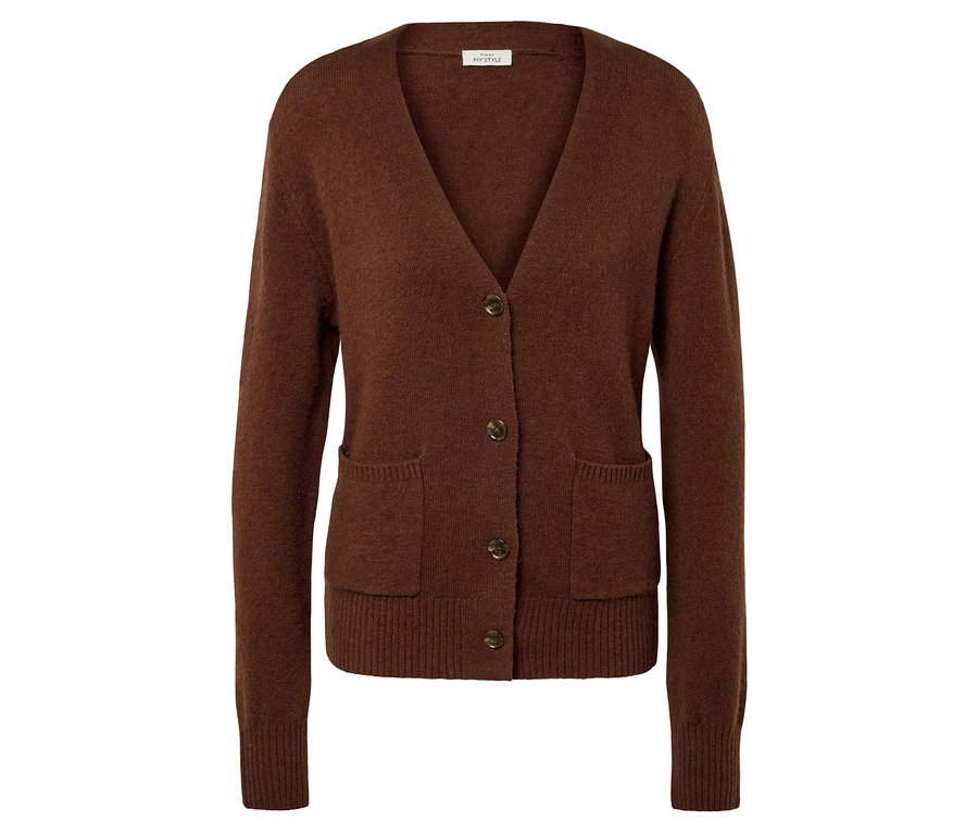 Hnedý pletený kardigán s výstrihom do V, gombíkmi a vreckami.