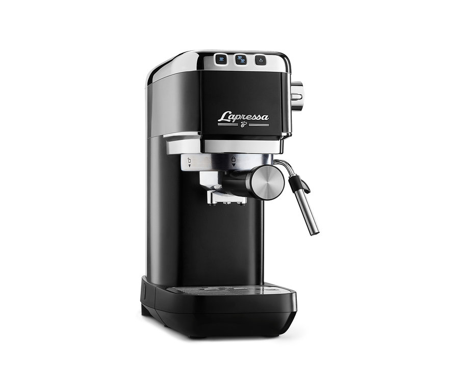 Čierny kávovar na espresso.
