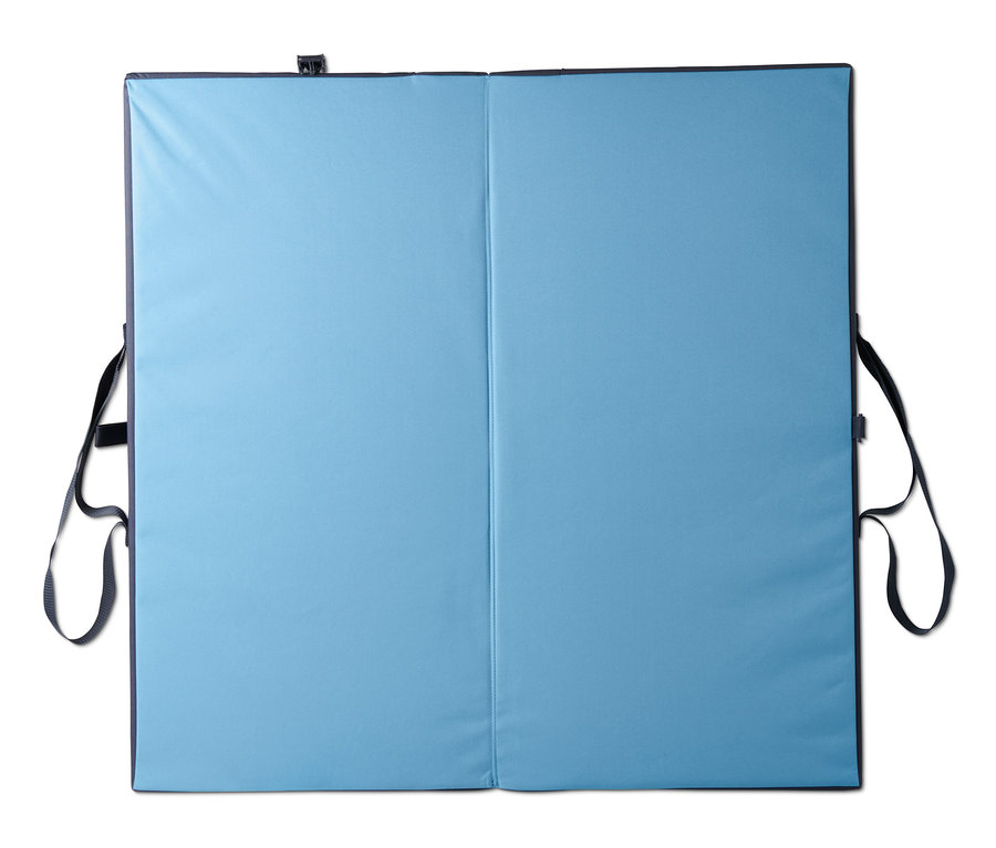 Modrá skladacia nárazová podložka s čiernym lemom.