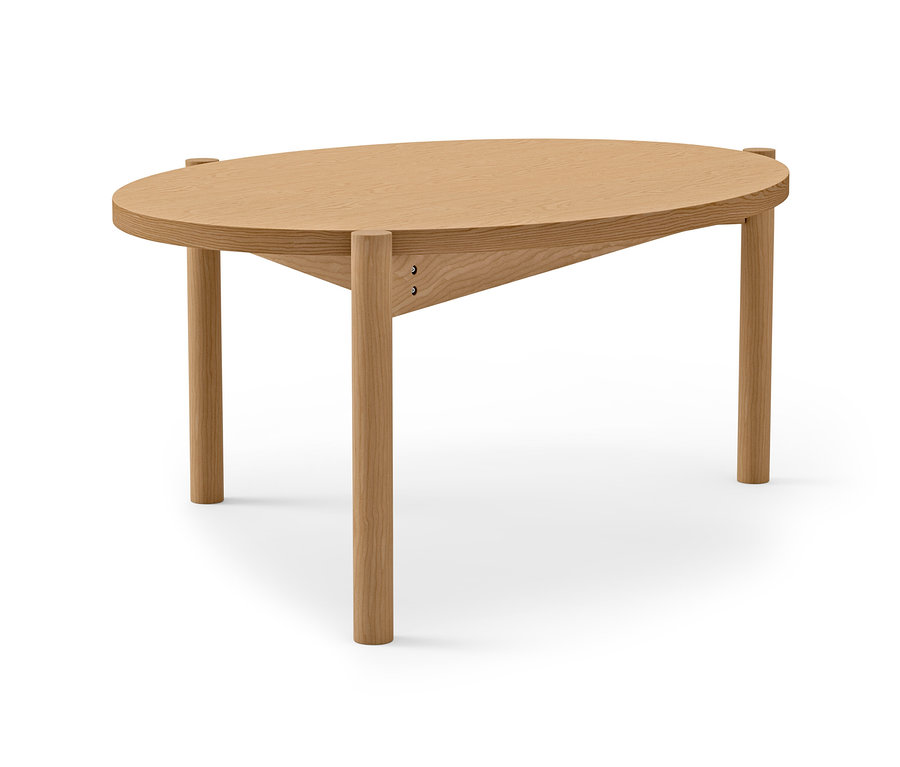 Oválny konferenčný stolík zo svetlého dreva so štyrmi okrúhlymi nohami.