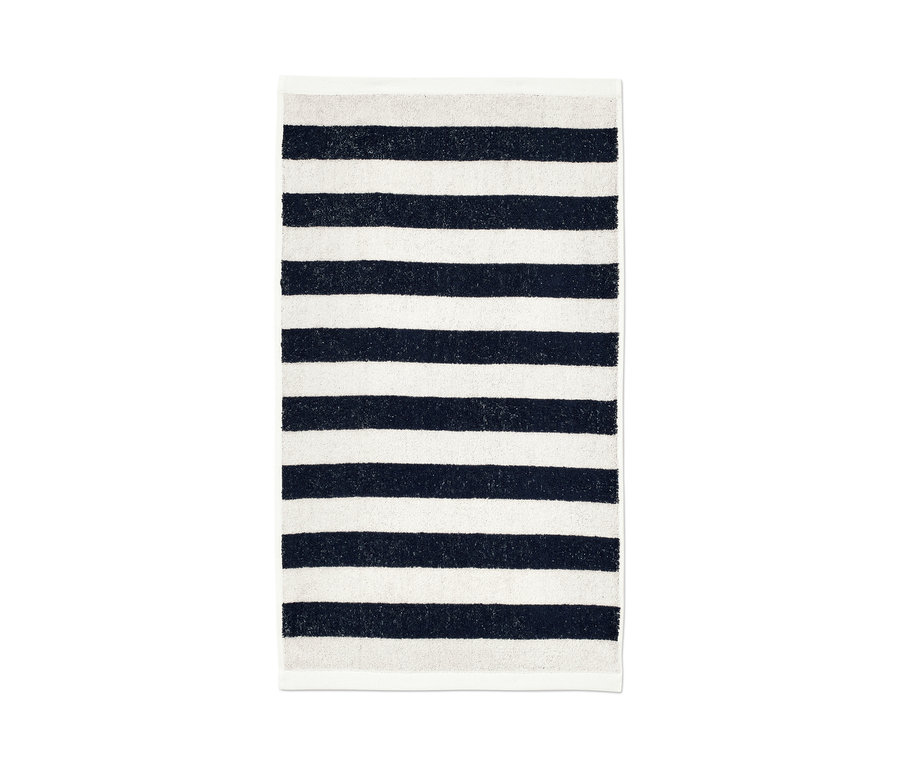 Dva uteráky s tmavomodrými a bielymi prúžkami.