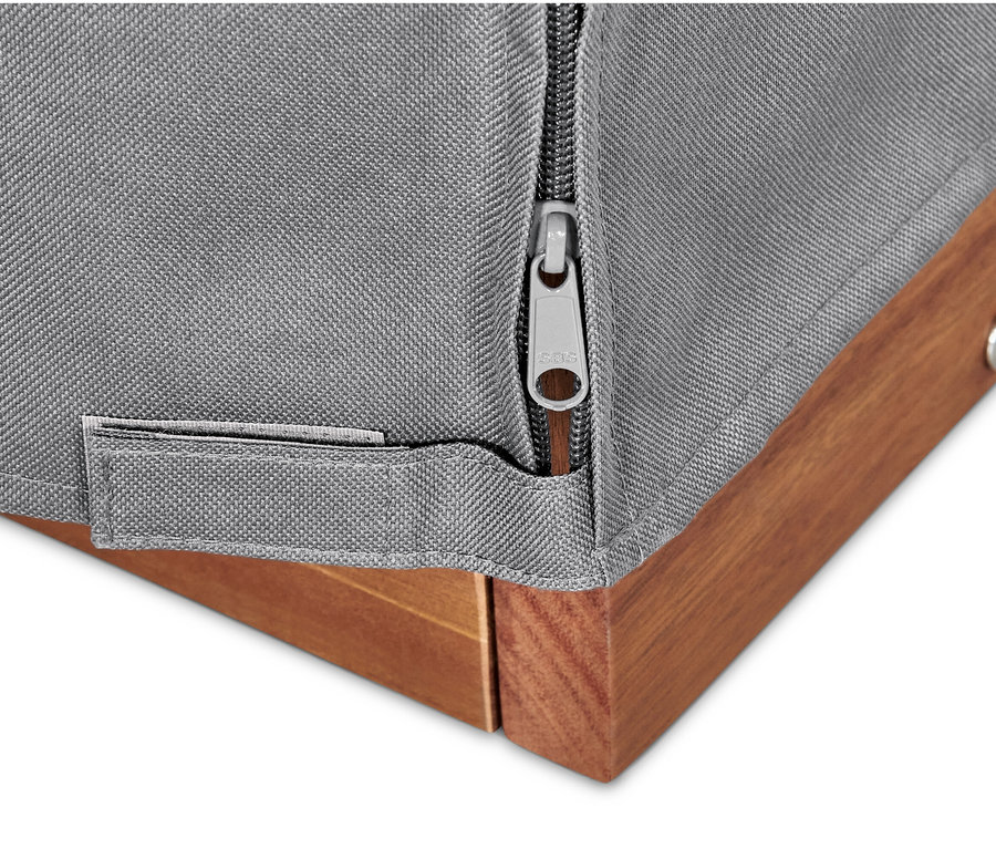 Detail šedého prémiového krytu na plážový kôš veľkosti XL s dreveným rámom a zipsom.