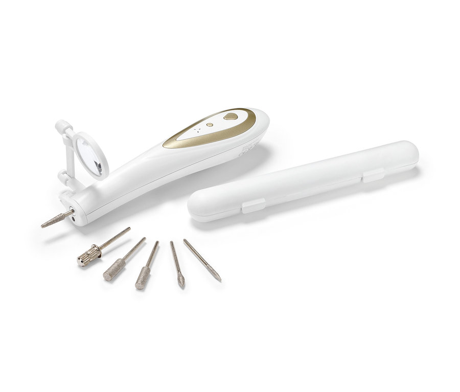 Prístroj na manikúru a pedikúru s nadstavcami a puzdrom.