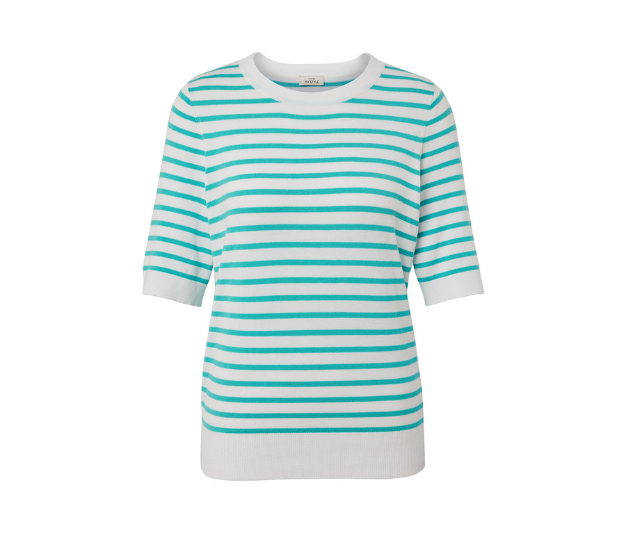 Akvamarínový pruhovaný pulóver z jemného úpletu.