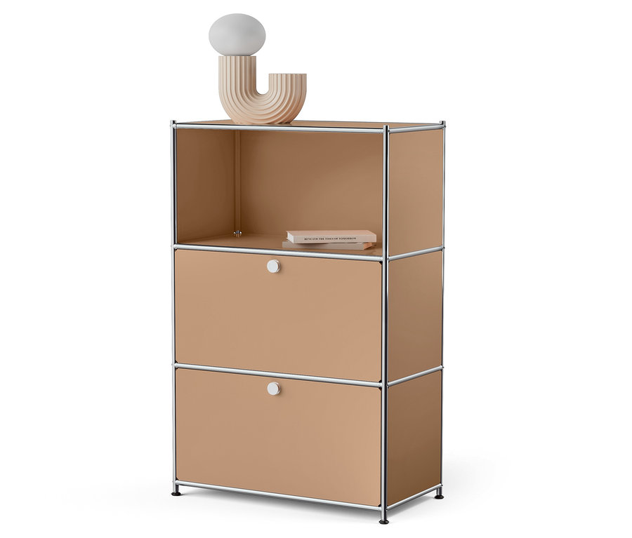 Trojposchodová skrinka s otvorenou hornou policou a dvoma zásuvkami v pieskovej farbe.