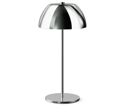 Strieborná lampa s okrúhlym tienidlom na tenkej nohe.