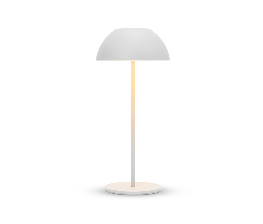Biela lampa s okrúhlym tienidlom a podstavcom na bielom pozadí.