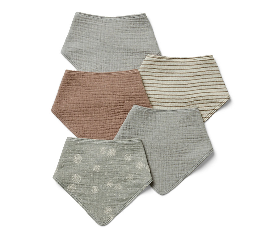 Päť detských mušelínových šatiek na krk v rôznych farbách a vzoroch.