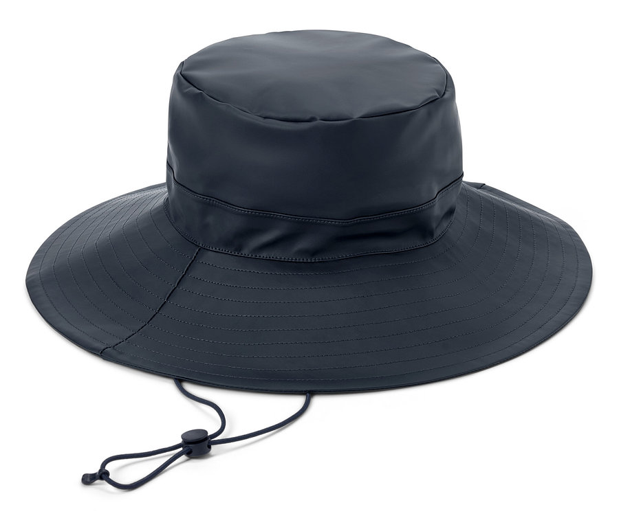Tmavo modrý klobúk so širokým okrajom a sťahovacou šnúrkou na bielom pozadí.