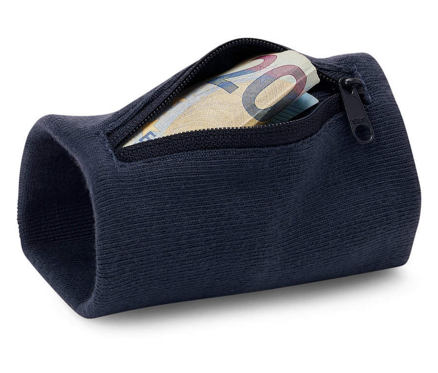 Námornícka modrá potítko so vreckom na zips, v ktorom sú viditeľné bankovky.
