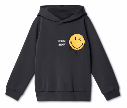 Tmavosivá mikina s kapucňou so žltým smajlíkom, ktorý má namiesto pravého oka X a žlté kvapky farby, vedľa neho text „CHOOSE HAPPY“.