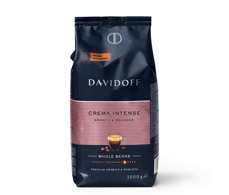 Tmavomodré a ružové balenie zrnkovej kávy DAVIDOFF CAFÉ Crema Intense (1 kg) s obrázkom šálky espressa a kávových zŕn, s označením ochrany arómy a intenzity 8/10.