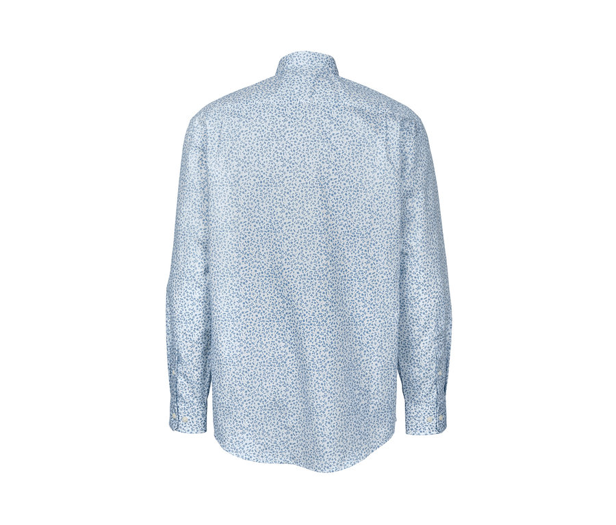Detail zadnej strany svetlomodrej košele s golierom s gombíkmi, Comfort Fit, s drobným vzorom.