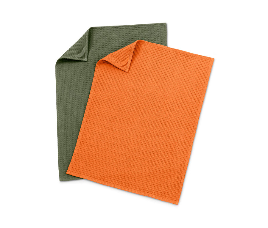 Dve kuchynské utierky z vafľového piké: jedna zelená, druhá oranžová.