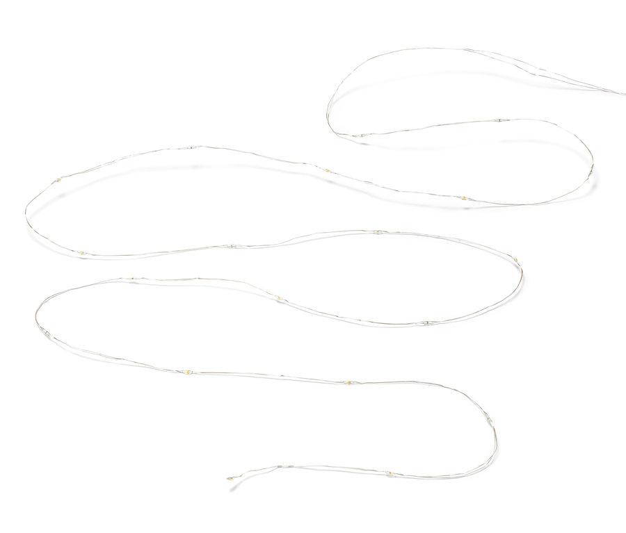 Svetelná reťaz s mikro LED, kvapky, na bielom pozadí.