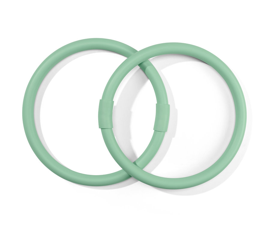 Dva zelené kruhy na precvičovanie rúk, 2 ks, ležia prepletené na bielom pozadí.