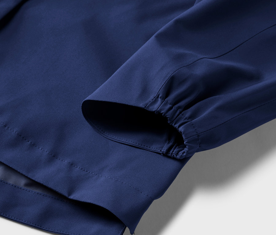 Detail funkčnej outdoorovej bundy.