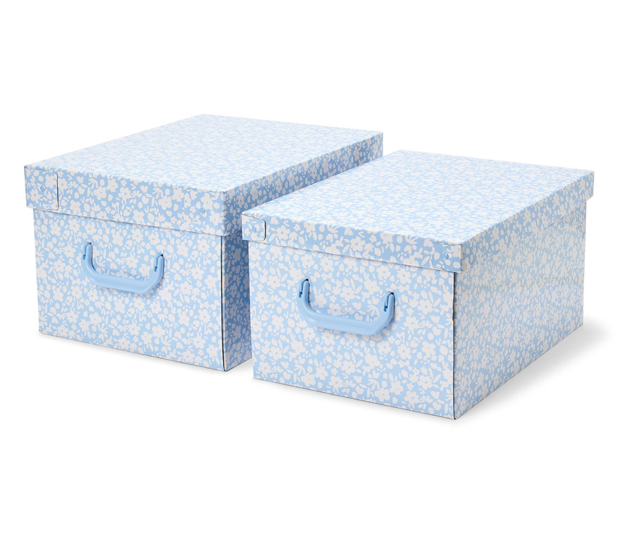 Dva úložné boxy s modrým kvetinovým vzorom a držadlami.