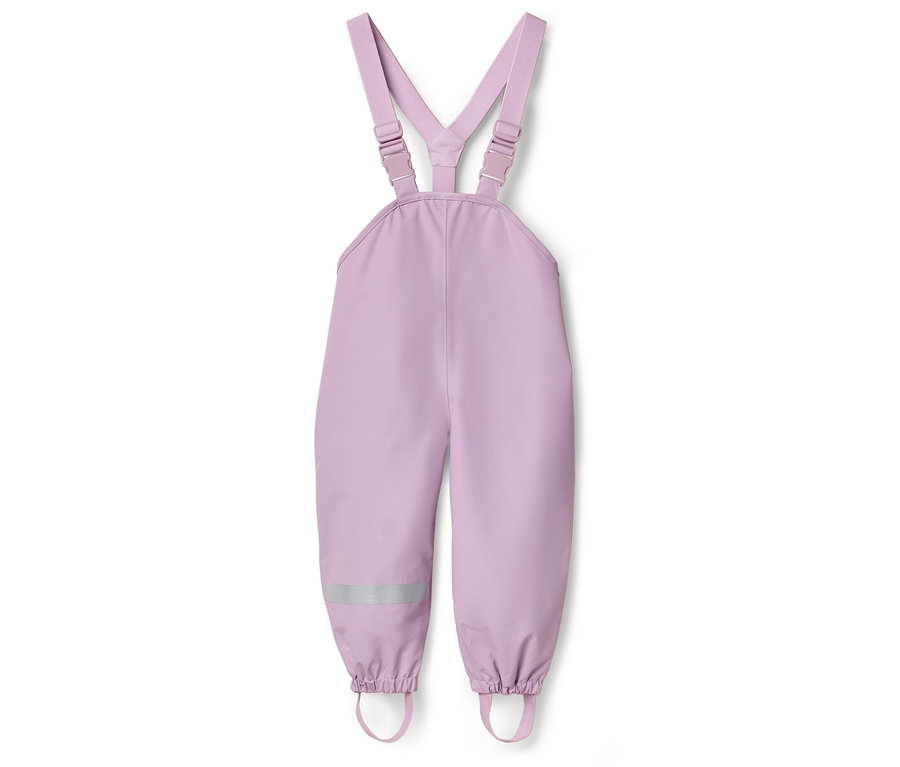 Fialové detské nepremokavé nohavice s trakmi a reflexným pásom na nohe.