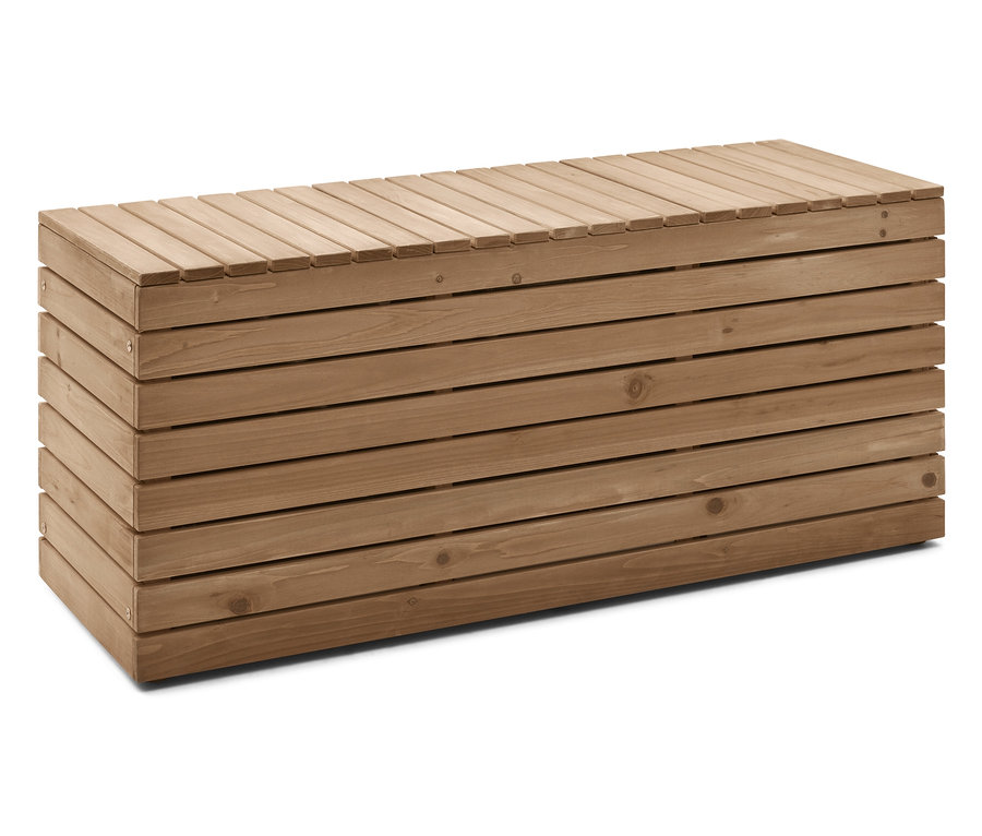 Drevená lavica s lamelovým vzorom.