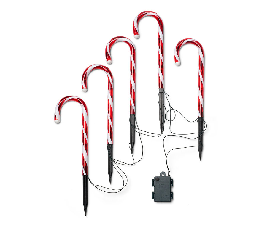 Päť LED dekorácií v tvare cukrovej palice s červeno-bielymi pruhmi a čiernymi kolíkmi.
