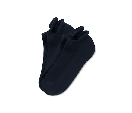 Dva páry tmavomodrých športových ponožiek unisex.