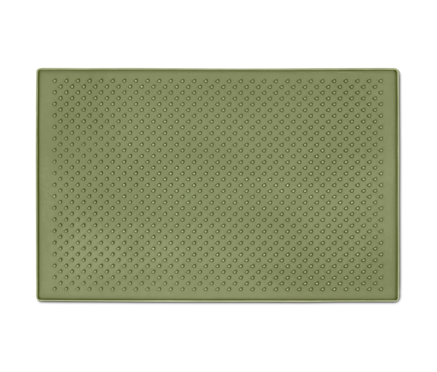 Zelená podložka pod misku na kŕmenie s textúrou bodiek.