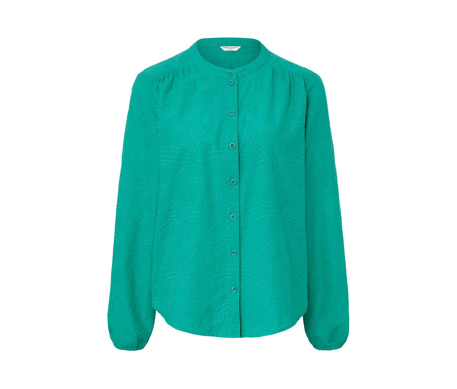 Zelená blúzka s výšivkou.