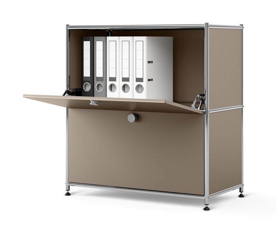 Otvorená nízka kovová odkladacia skrinka »CN3« s výklopnými priehradkami a zakladačmi vnútri.